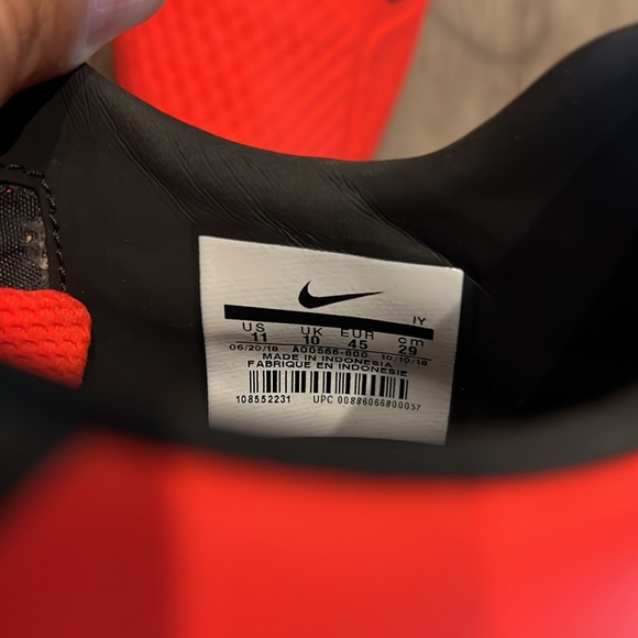 Nike Phantom Venom Soccer Cleats - Picture 3 of 4